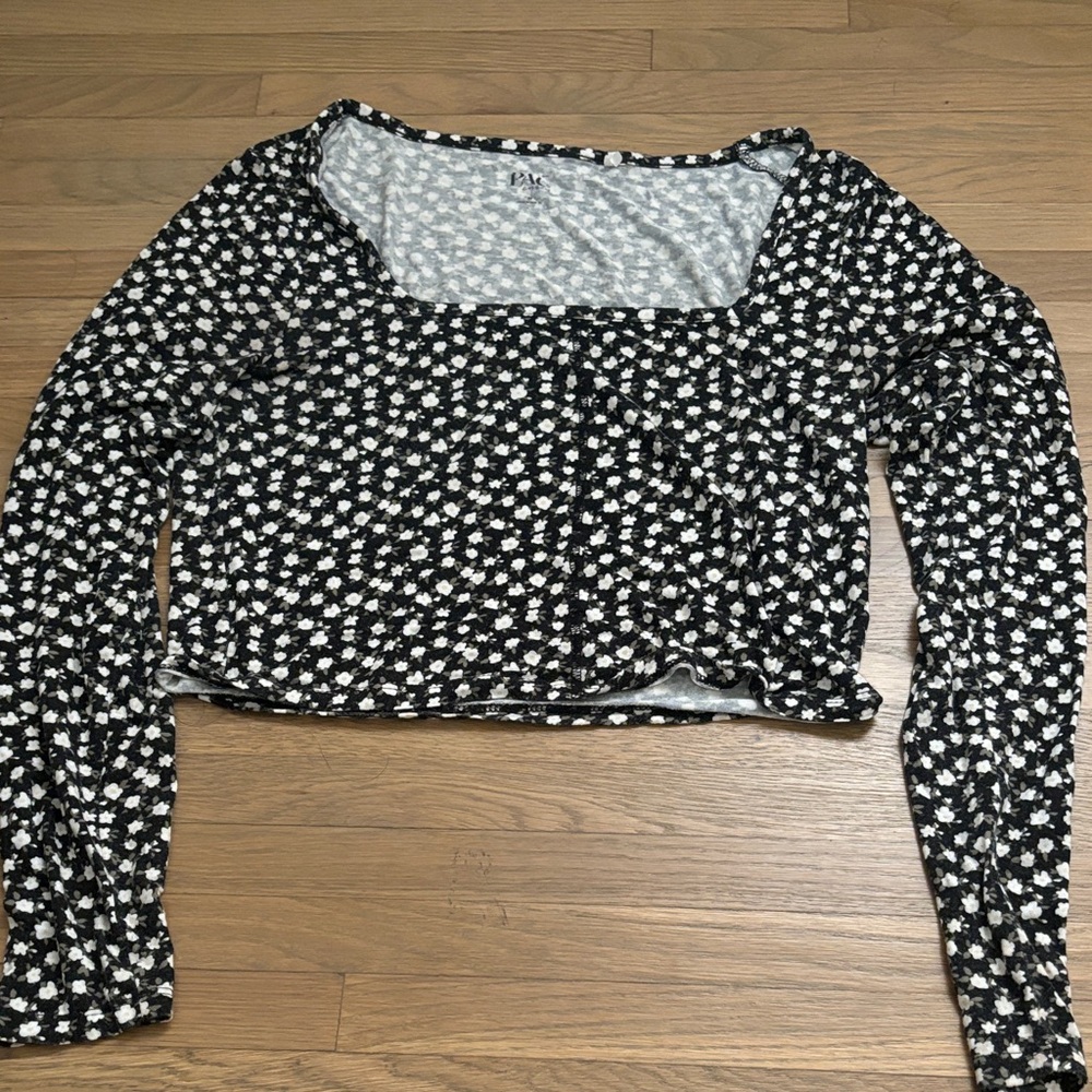 PacSun Black and White Floral Long Sleeve Top